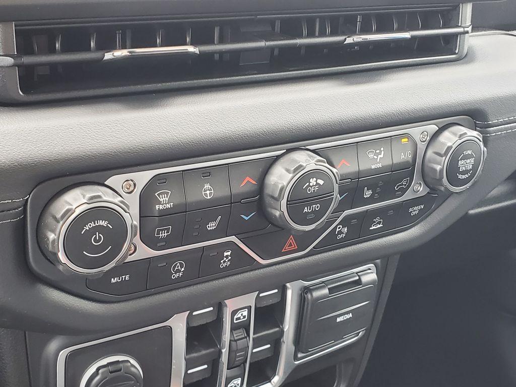 new 2025 Jeep Wrangler car, priced at $45,727