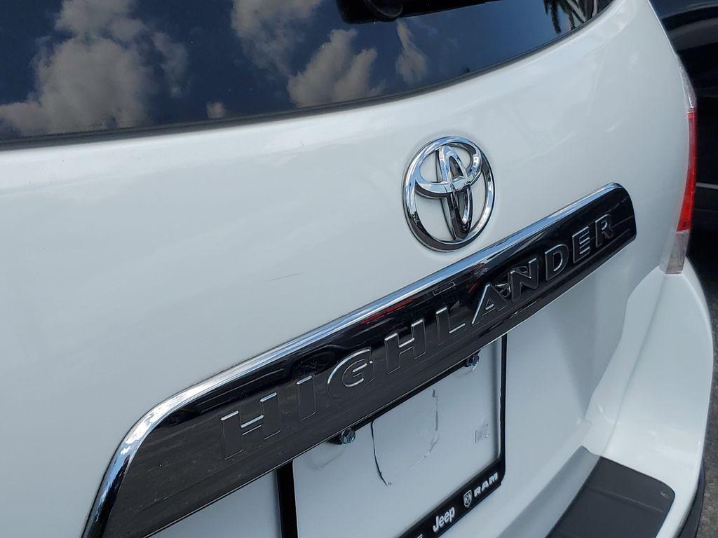 used 2013 Toyota Highlander car, priced at $12,490