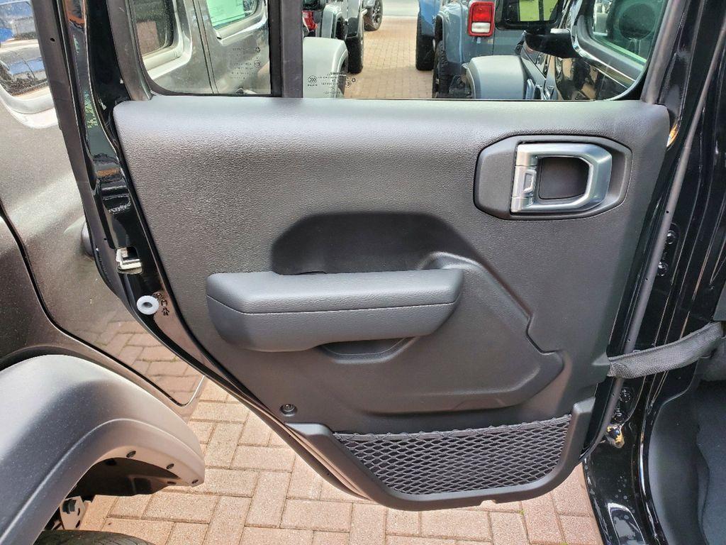 new 2025 Jeep Gladiator car, priced at $39,771