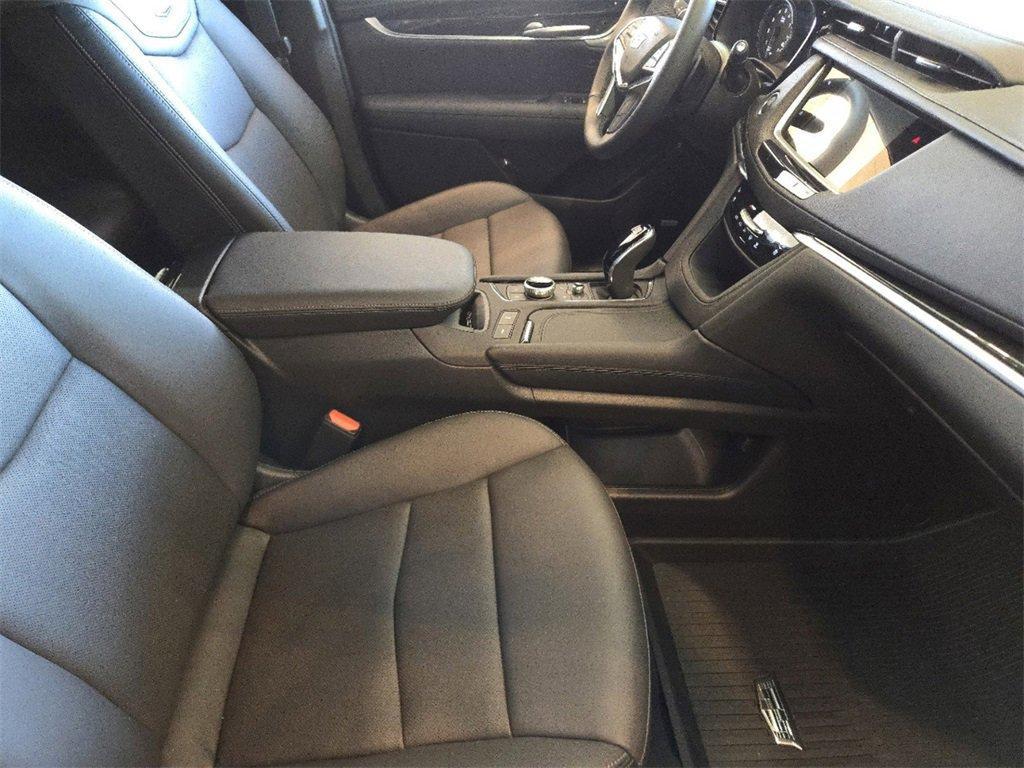 new 2025 Cadillac XT5 car, priced at $56,400