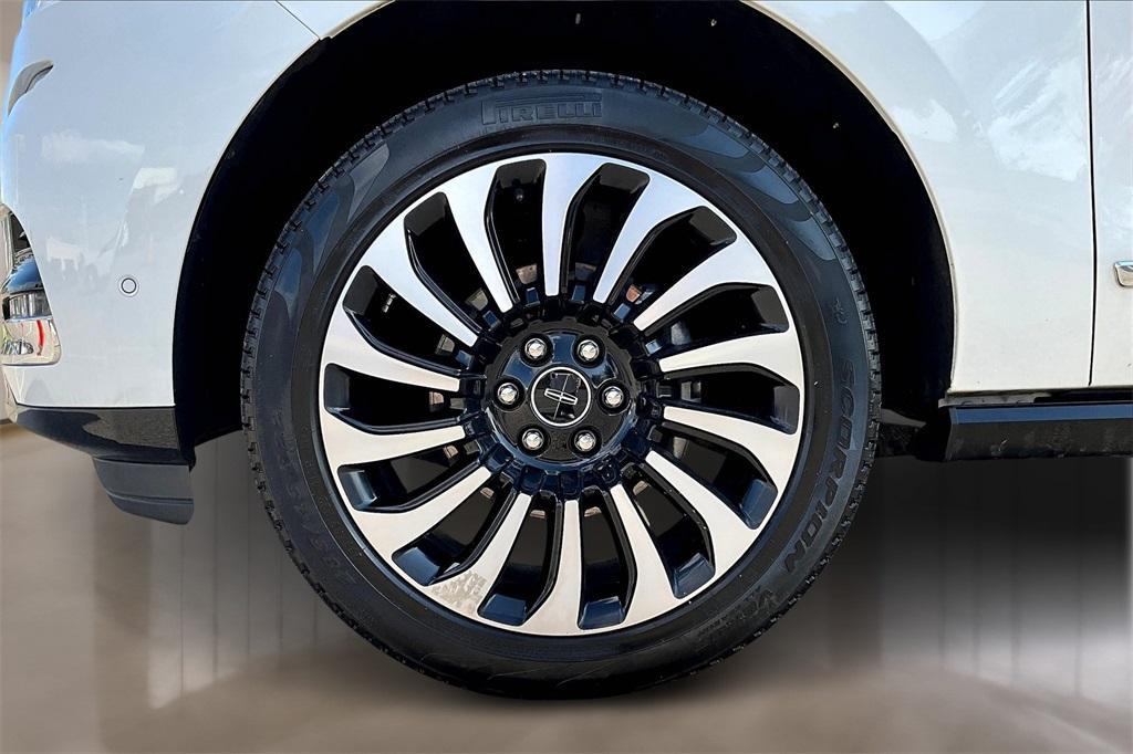 used 2022 Lincoln Navigator car, priced at $62,228