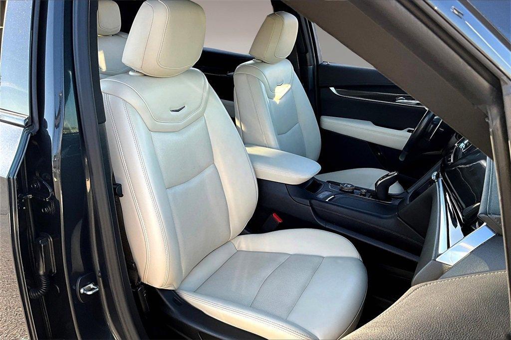 used 2022 Cadillac XT6 car, priced at $36,642