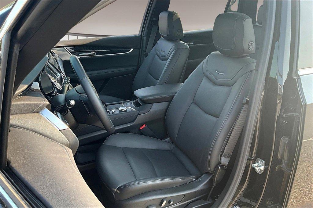 new 2025 Cadillac XT6 car, priced at $60,115