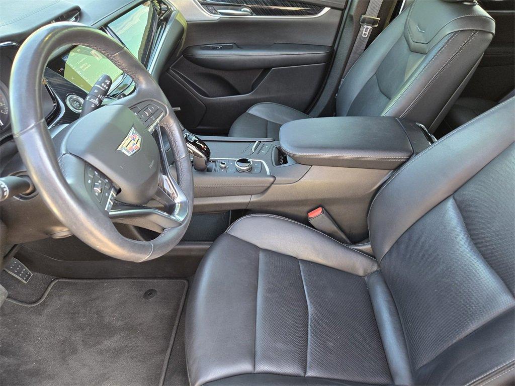 used 2022 Cadillac XT6 car, priced at $34,400