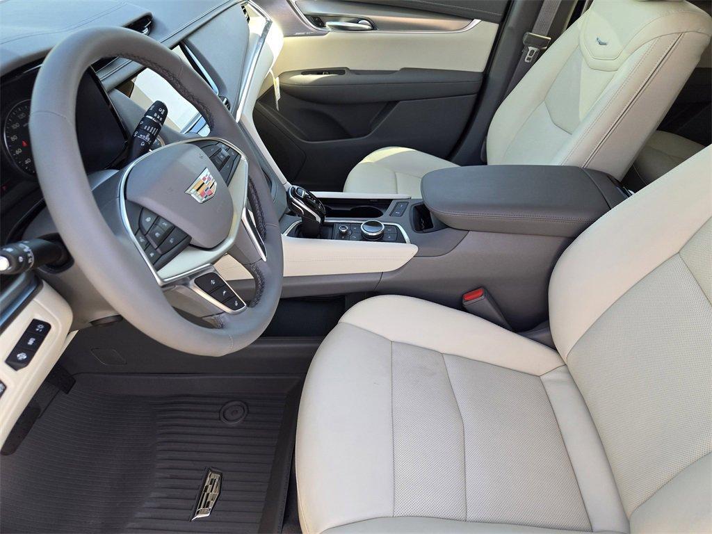 new 2025 Cadillac XT5 car, priced at $56,915