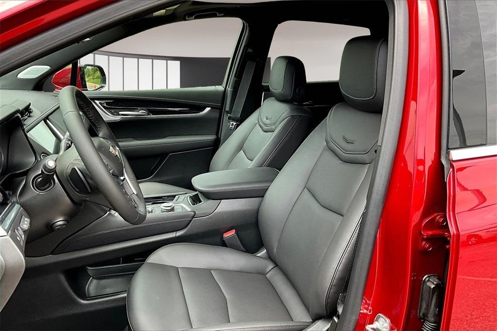 new 2025 Cadillac XT5 car, priced at $60,330