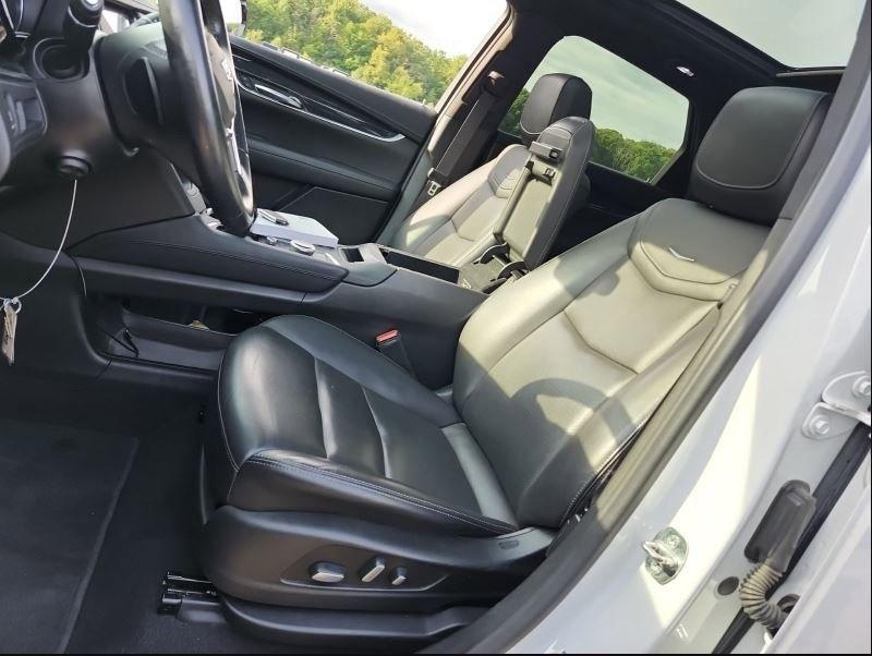 used 2022 Cadillac XT5 car, priced at $31,856