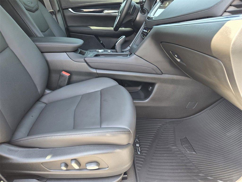 new 2025 Cadillac XT5 car, priced at $60,729