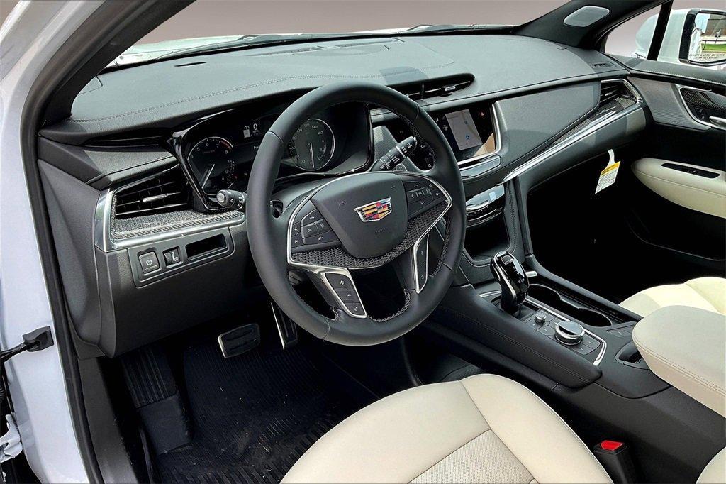 new 2025 Cadillac XT5 car, priced at $59,605