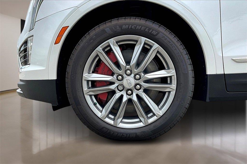 new 2025 Cadillac XT5 car, priced at $59,605