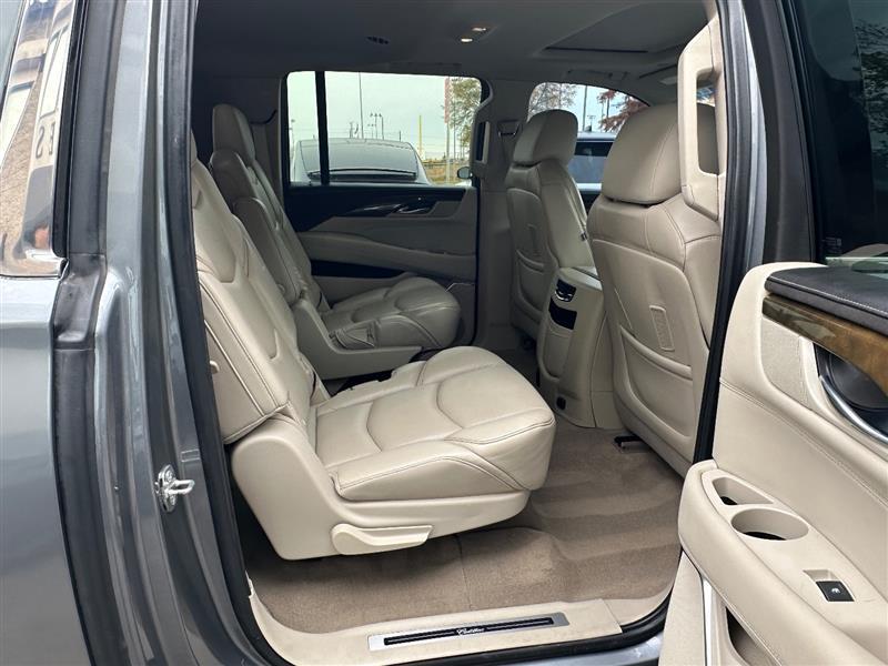 used 2020 Cadillac Escalade ESV car, priced at $38,995