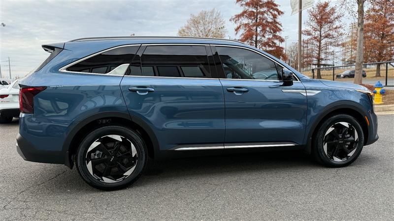 used 2025 Kia Sorento Hybrid car, priced at $29,995