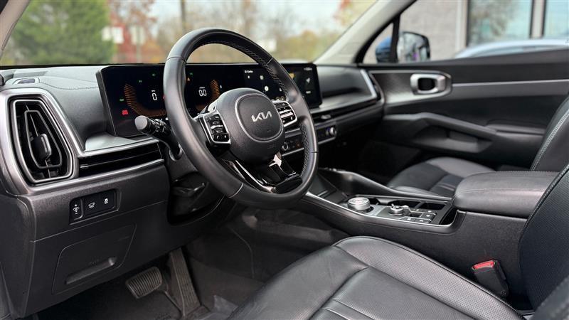 used 2025 Kia Sorento Hybrid car, priced at $29,995