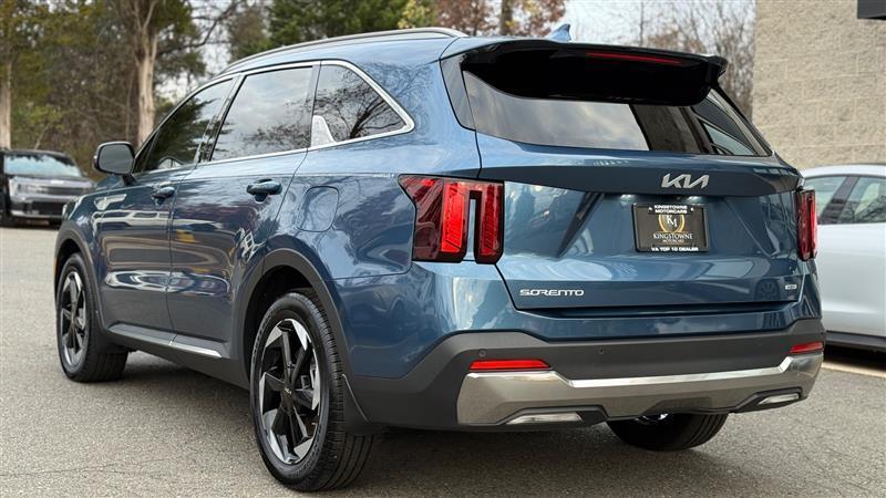 used 2025 Kia Sorento Hybrid car, priced at $29,995
