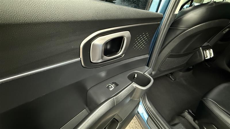 used 2025 Kia Sorento Hybrid car, priced at $29,995