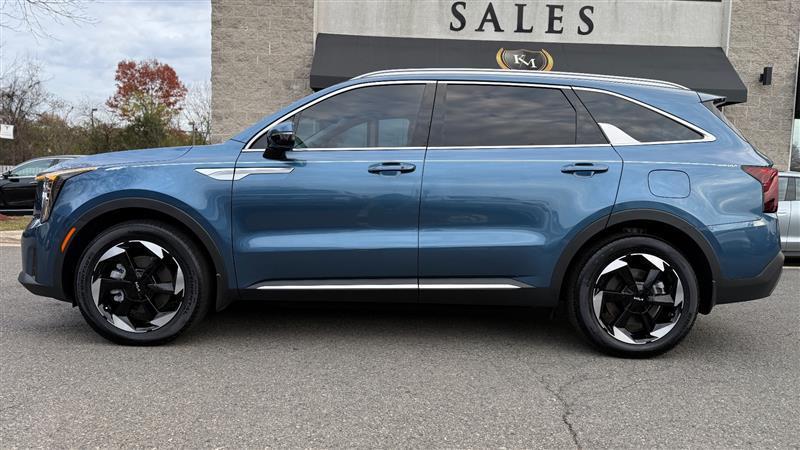 used 2025 Kia Sorento Hybrid car, priced at $29,995