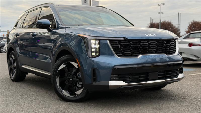 used 2025 Kia Sorento Hybrid car, priced at $29,995