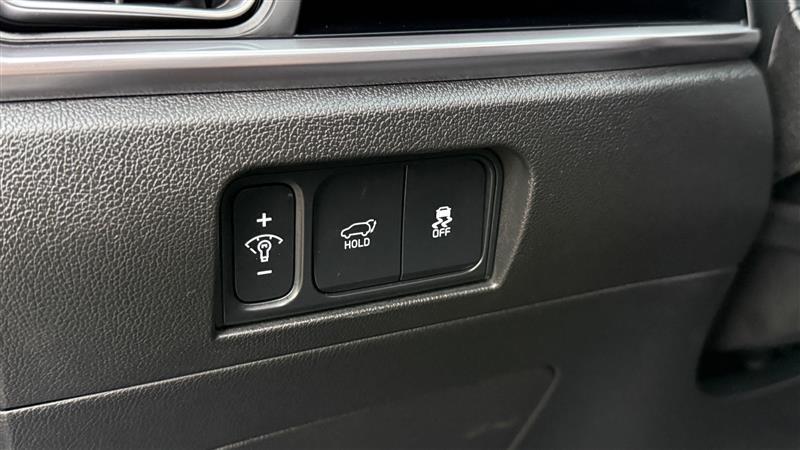 used 2025 Kia Sorento Hybrid car, priced at $29,995