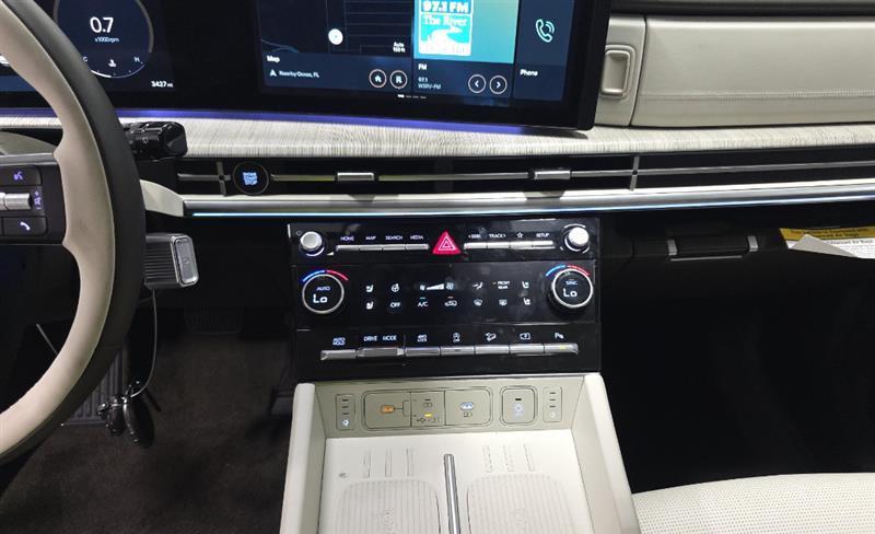 used 2025 Hyundai Santa Fe car, priced at $34,995