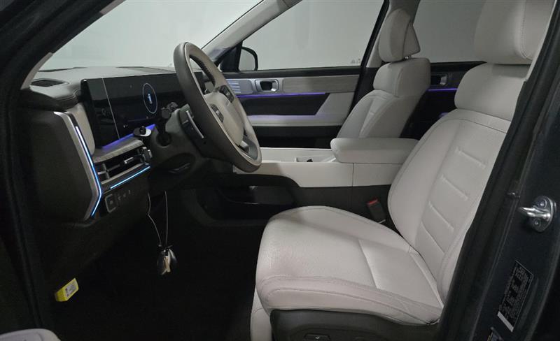 used 2025 Hyundai Santa Fe car, priced at $34,995