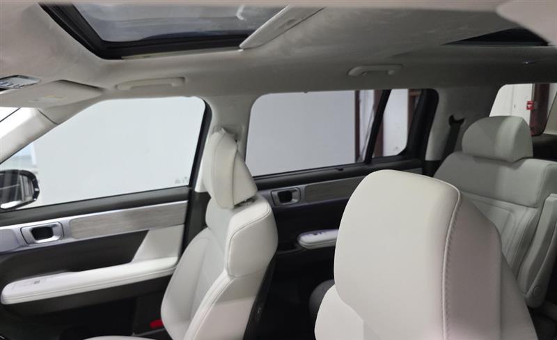 used 2025 Hyundai Santa Fe car, priced at $34,995