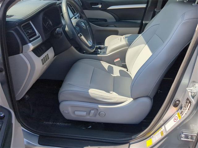 used 2015 Toyota Highlander car, priced at $17,839