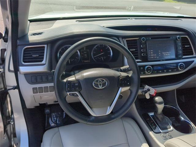 used 2015 Toyota Highlander car, priced at $17,839
