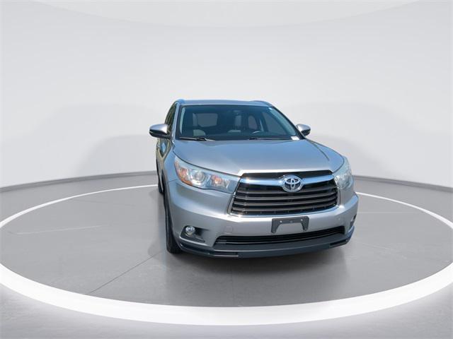 used 2015 Toyota Highlander car, priced at $17,839