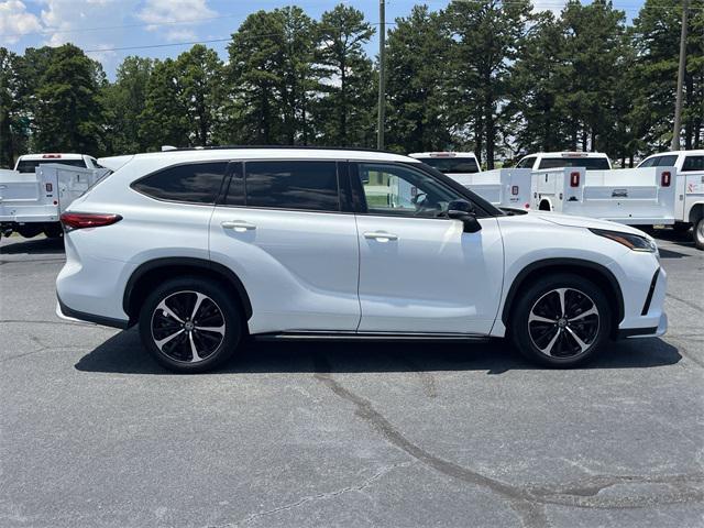 used 2022 Toyota Highlander car, priced at $36,455