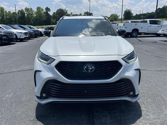 used 2022 Toyota Highlander car, priced at $36,455