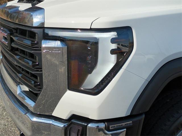 new 2024 GMC Sierra 2500 car, priced at $60,596