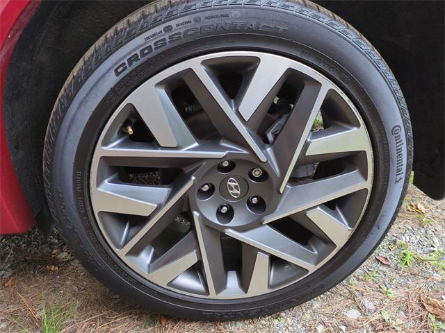 used 2022 Hyundai Santa Fe car, priced at $26,689