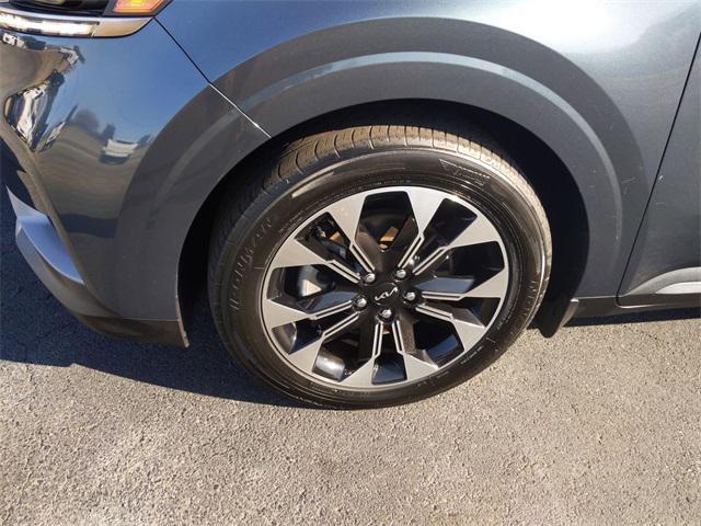 used 2024 Kia Carnival car, priced at $33,949