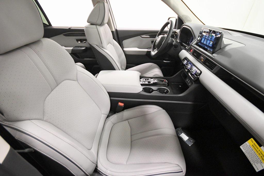 new 2025 Honda Pilot car, priced at $50,223