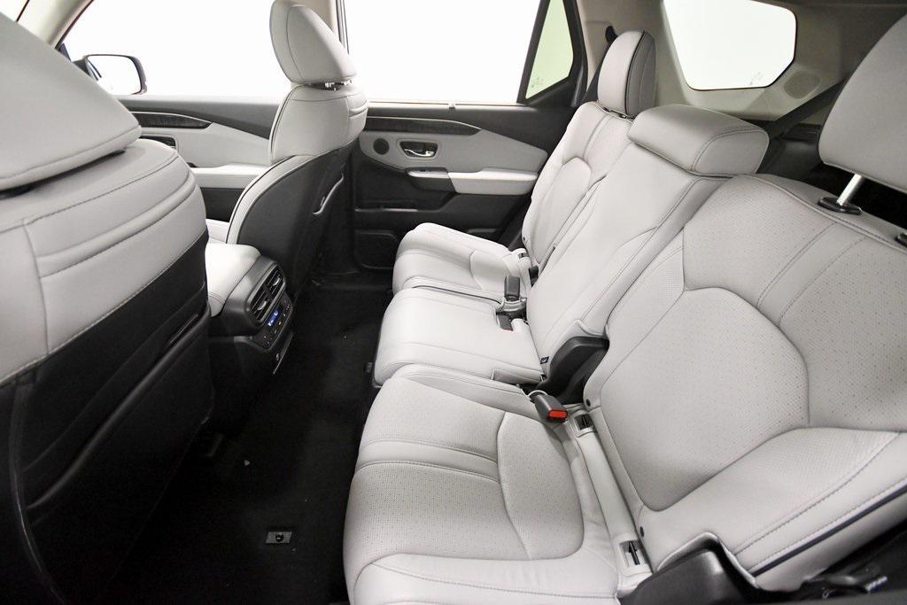 new 2025 Honda Pilot car, priced at $50,223