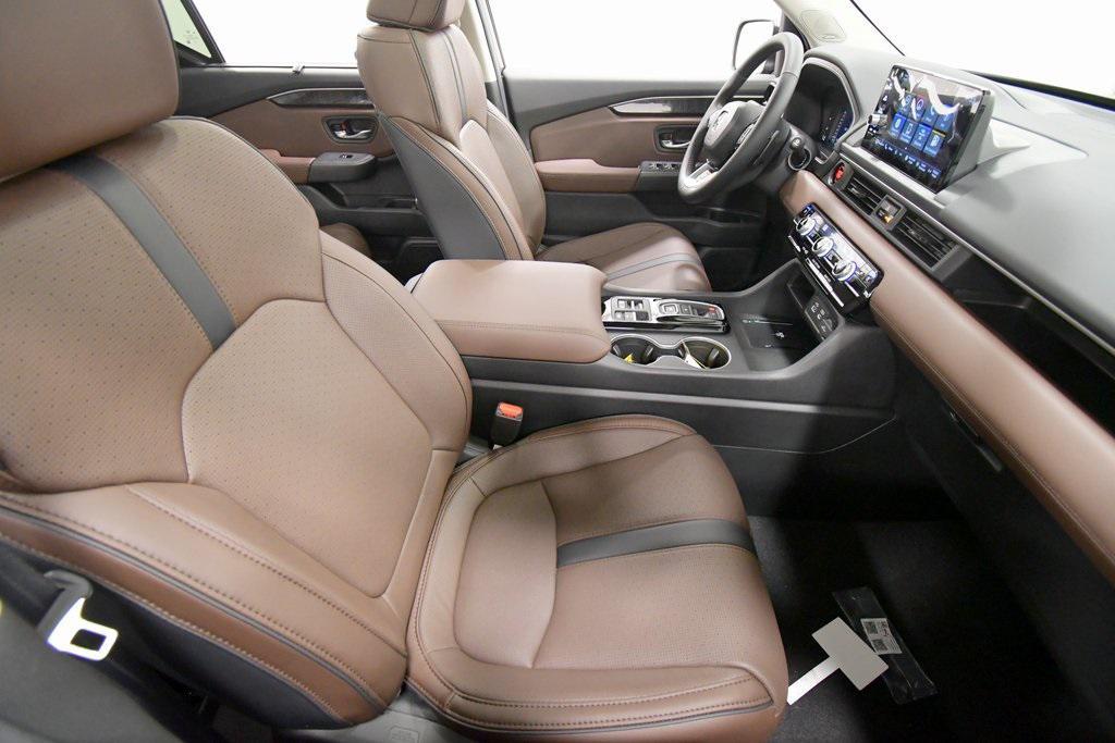 new 2025 Honda Pilot car, priced at $50,223
