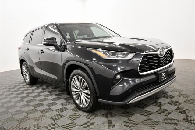used 2021 Toyota Highlander car, priced at $38,999
