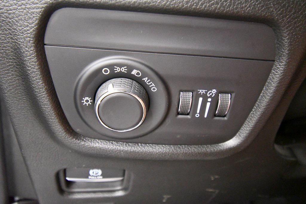 used 2024 Jeep Grand Cherokee car, priced at $32,399