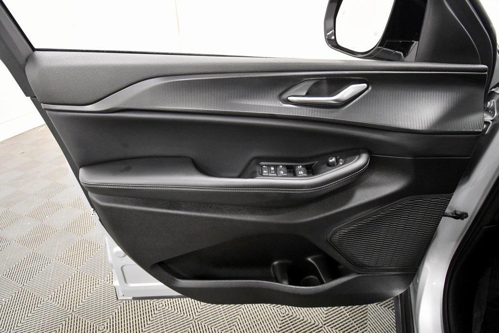 used 2024 Jeep Grand Cherokee car, priced at $32,399