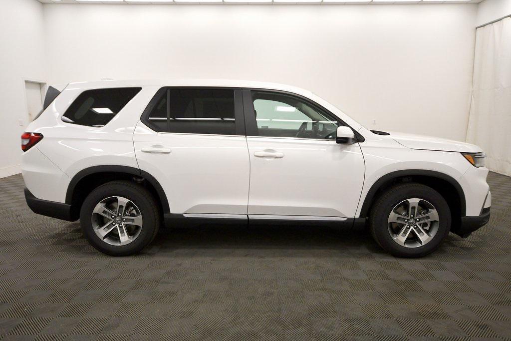 new 2025 Honda Pilot car, priced at $44,695