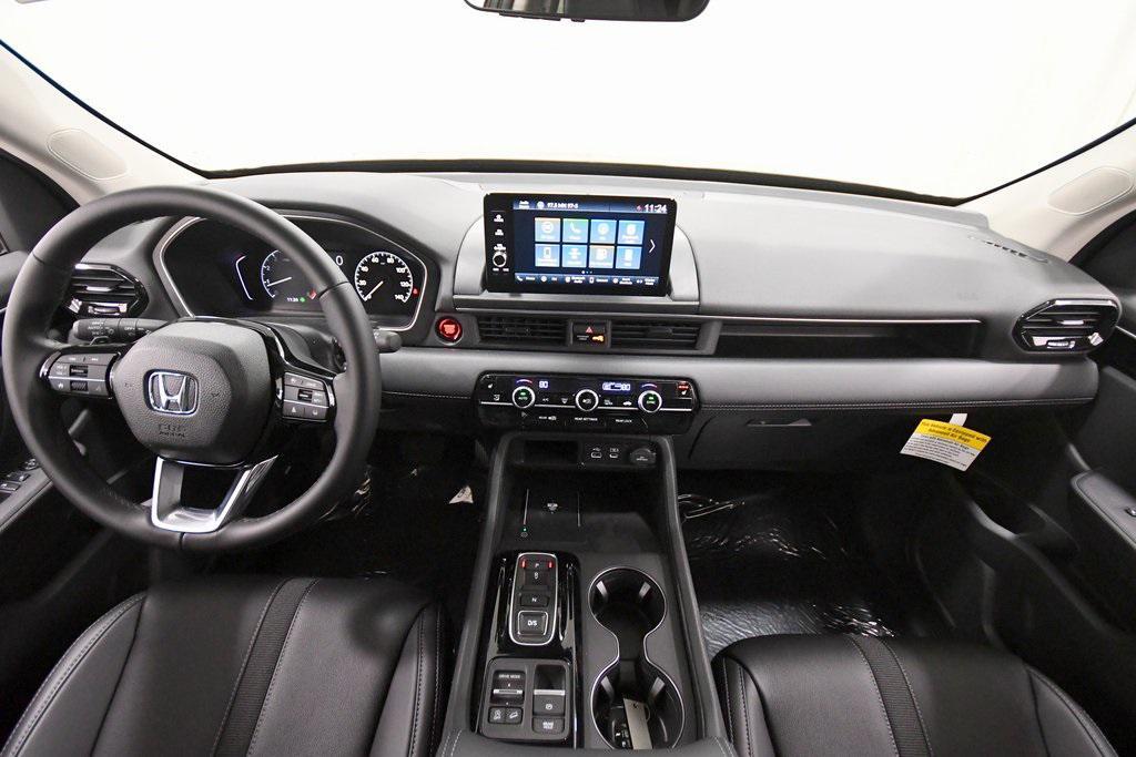 new 2025 Honda Pilot car, priced at $44,695
