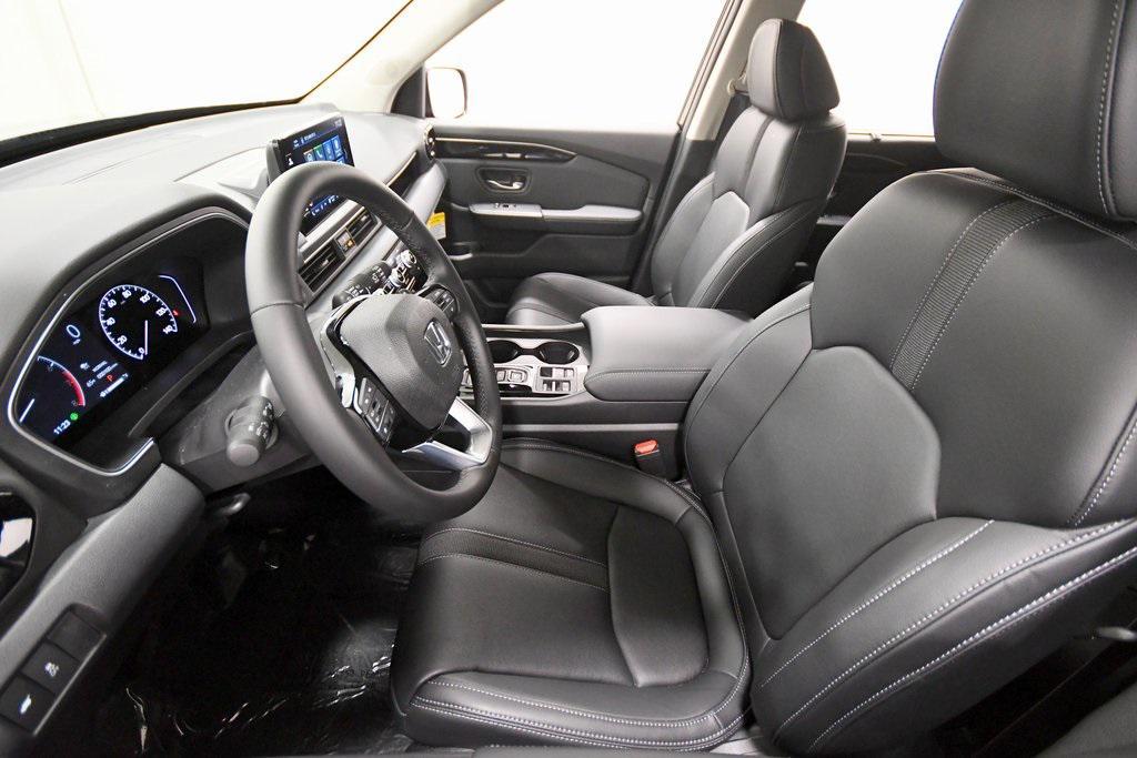 new 2025 Honda Pilot car, priced at $44,695