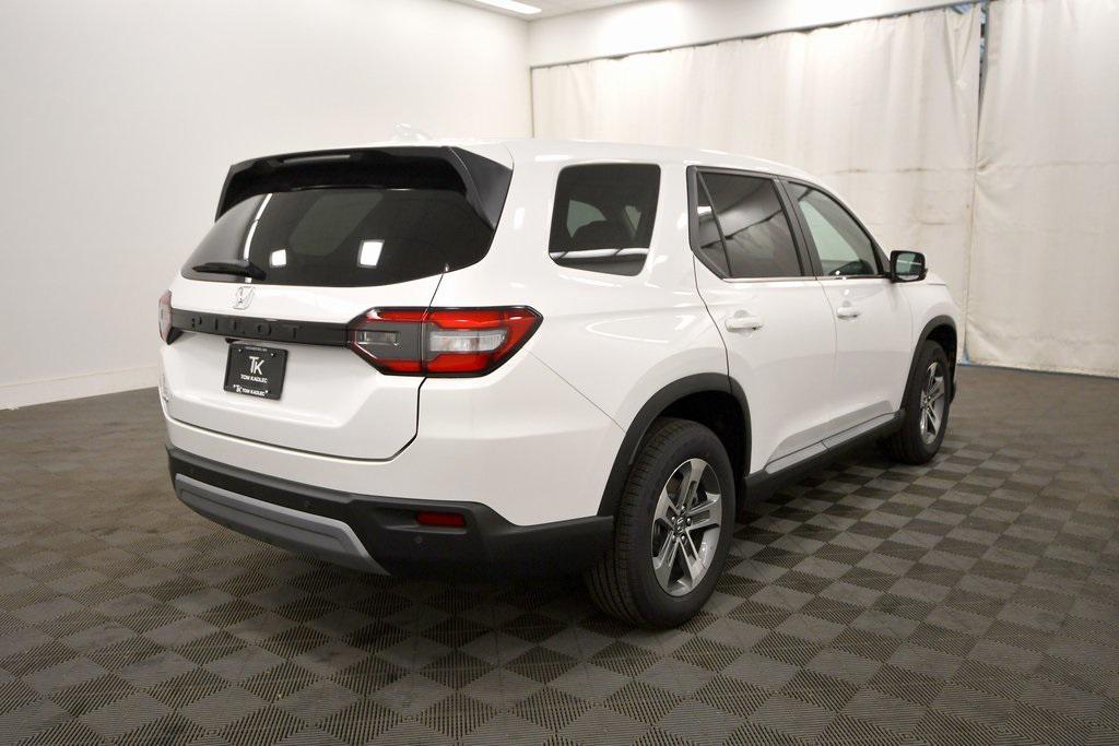new 2025 Honda Pilot car, priced at $44,695