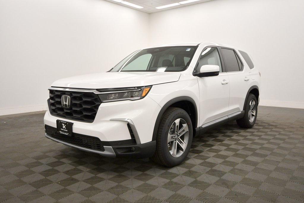 new 2025 Honda Pilot car, priced at $44,695