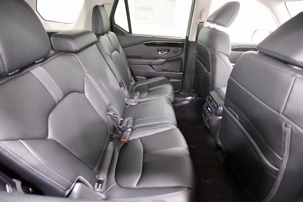 new 2025 Honda Pilot car, priced at $44,695
