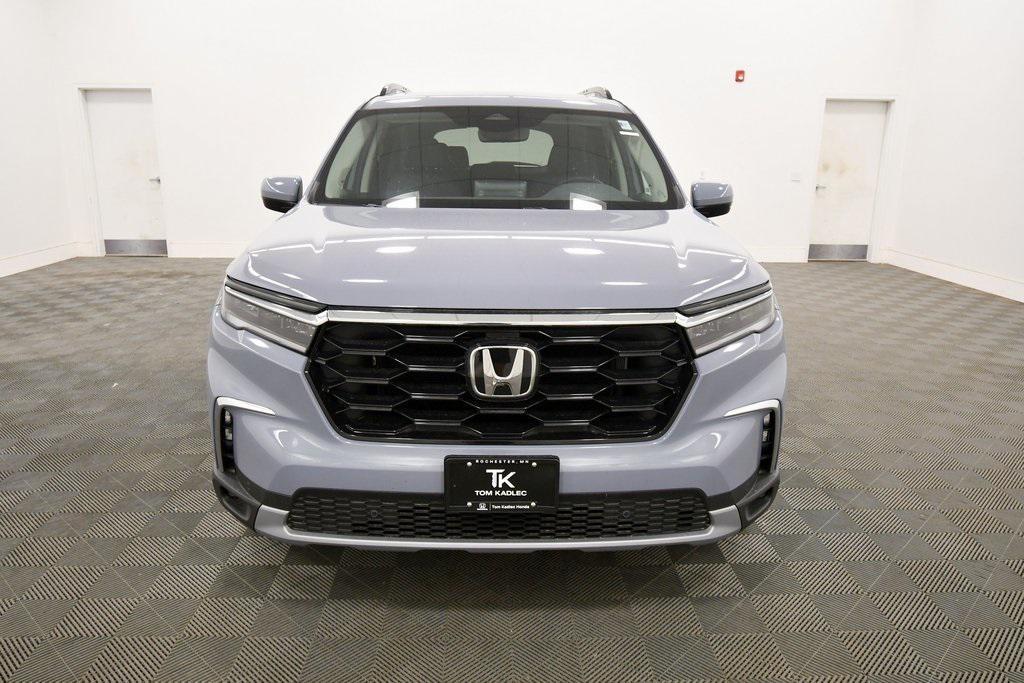 new 2025 Honda Pilot car, priced at $51,499