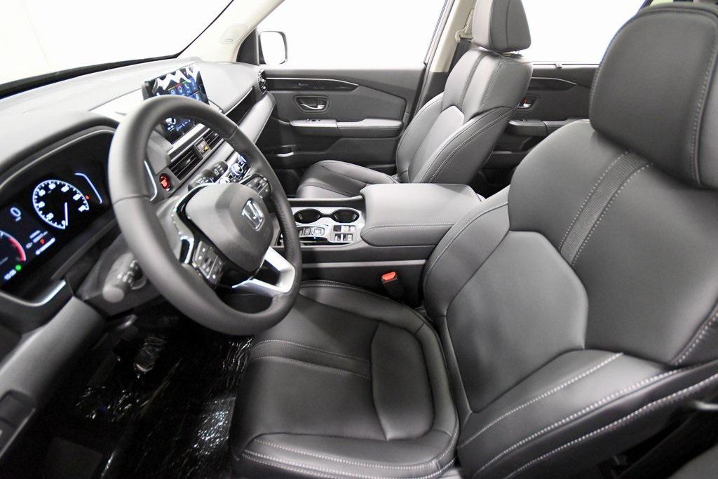 new 2025 Honda Pilot car, priced at $51,499
