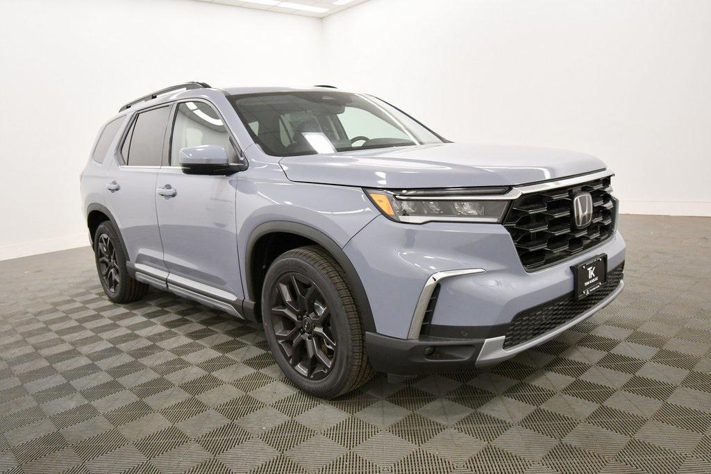 new 2025 Honda Pilot car, priced at $51,499