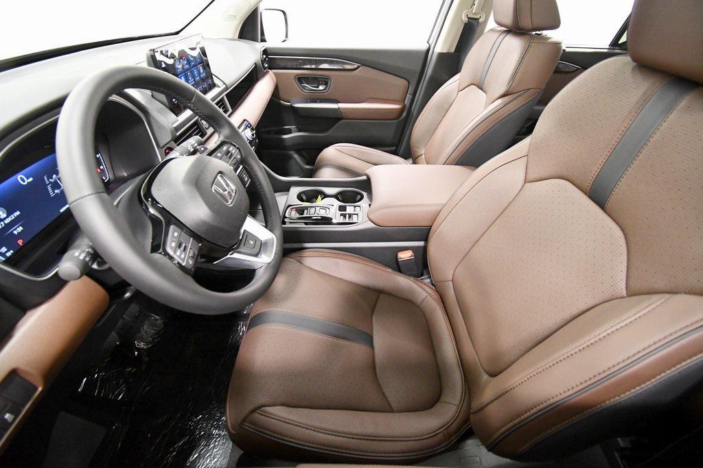 new 2025 Honda Pilot car, priced at $54,575