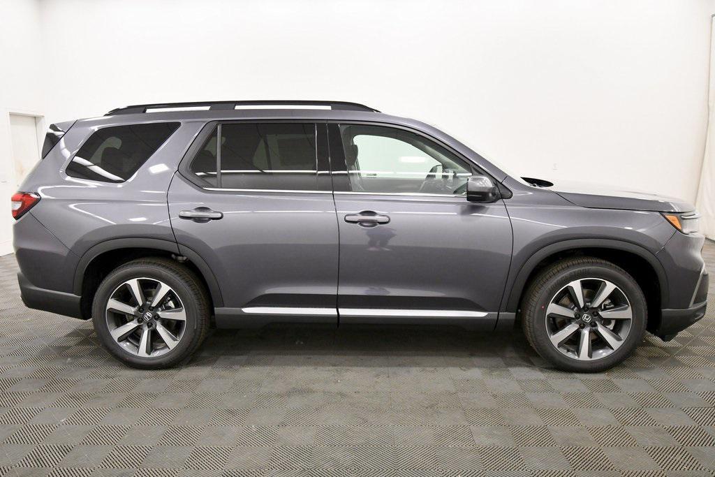 new 2025 Honda Pilot car, priced at $54,575